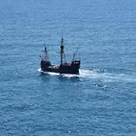 Ocean At Your Feet! Daire