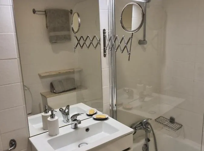 Ocean At Your Feet! * פונשל