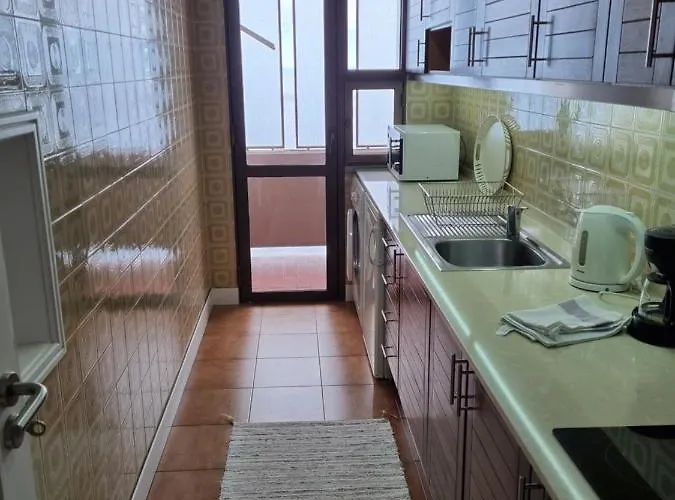 Ocean At Your Feet! * פונשל